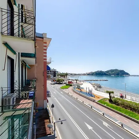 Altido Seafront Apt For 3 With Parking Near Beach In Sestri Levante