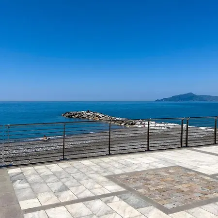 Altido Seafront Apt For 3 With Parking Near Beach In Sestri Levante Apartament *