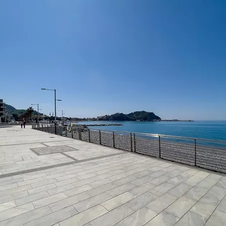 Altido Seafront Apt For 3 With Parking Near Beach In Sestri Levante *