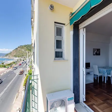 Altido Seafront Apt For 3 With Parking Near Beach In Sestri Levante *